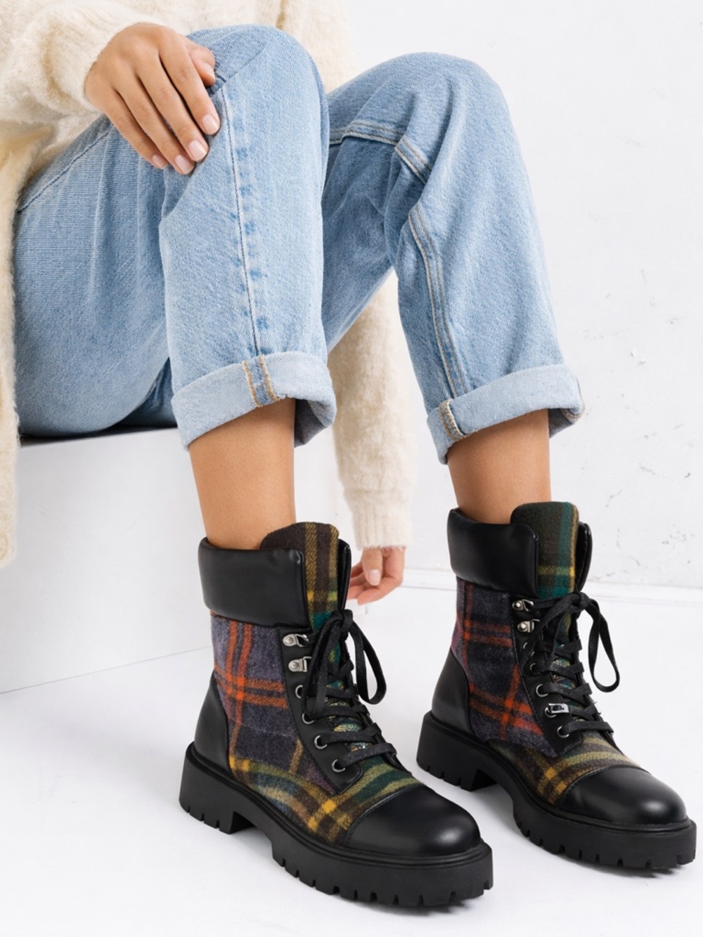AKIRA Caliban Black Multi Plaid Combat Boots Lace Up Lug Sole Sz 7 & 7.5 - Picture 2 of 6